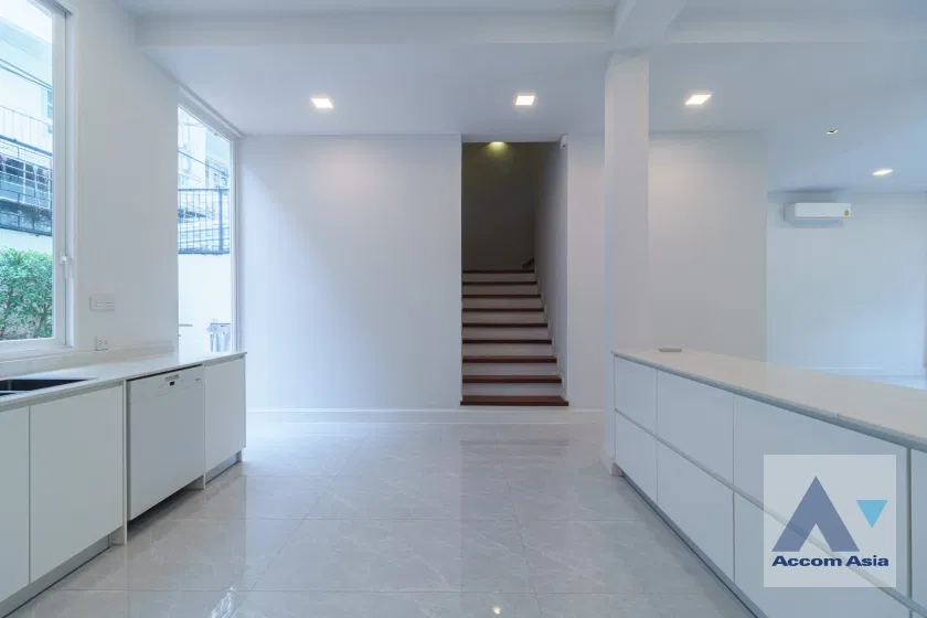 picture 🔼🔽 AccomA 📩 Pet friendly 4 BR Townhouse @House in garden compound with pool (AA31712) - 10/20