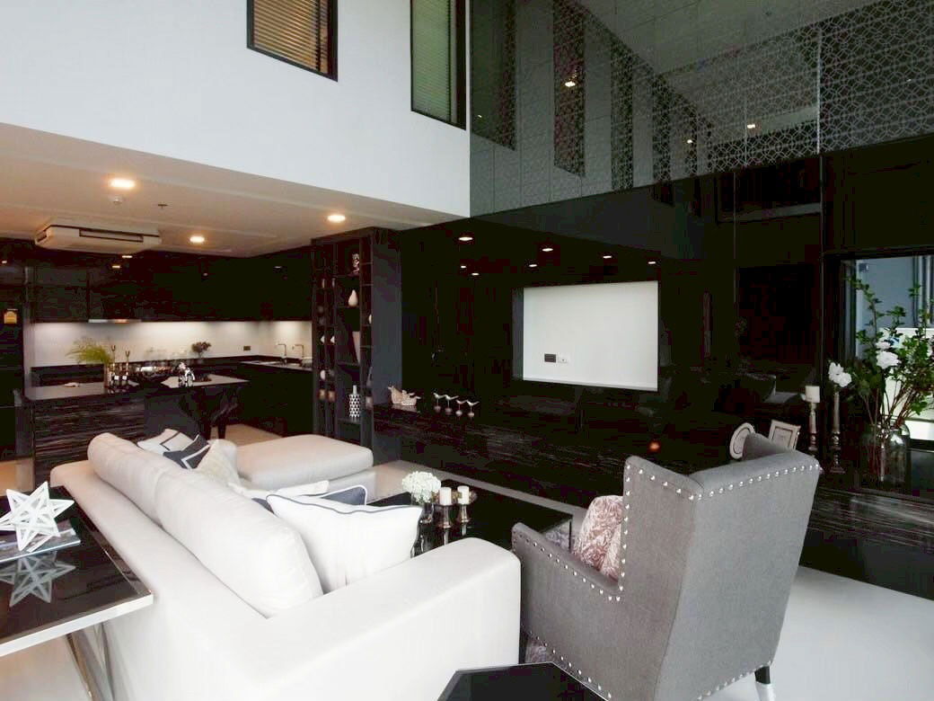 รูป คอนโดกลางเมือง ให้เช่าเดือนละ 80,000 บาท เดินทางเพียง 10 นาทีถึงม.เชียงใหม่ No.3C080 - รูปที่ 1/15