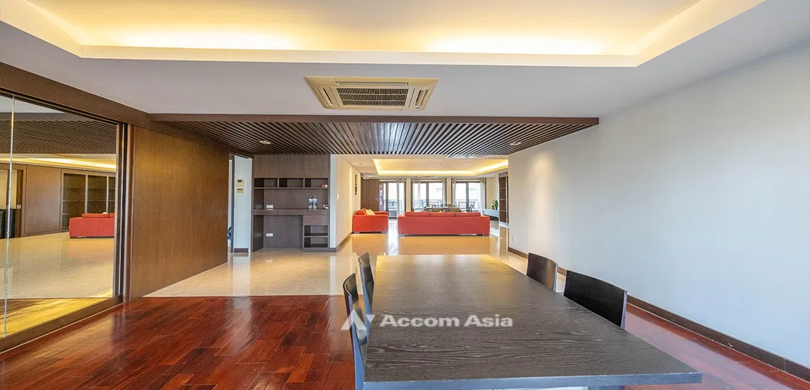 รูป 🔼🔽 AccomA 📩 Spacious condominium with bright red accent and balcony in Sathorn (28008) - รูปที่ 1/17
