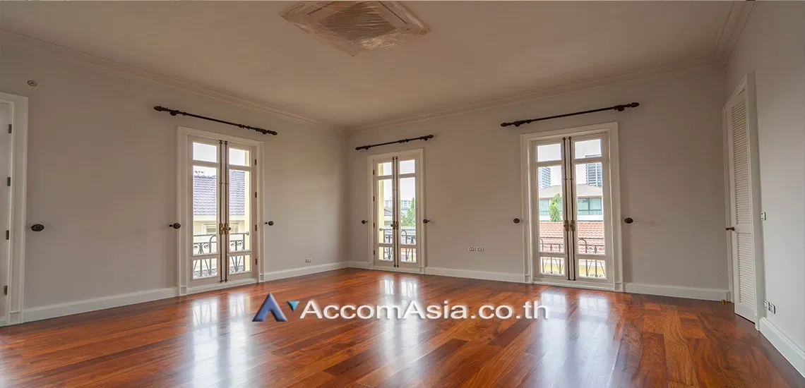 รูป 🔼🔽 AccomA 📩 Spacious estate with lush garden, private pool & timeless charm - รูปที่ 13/20