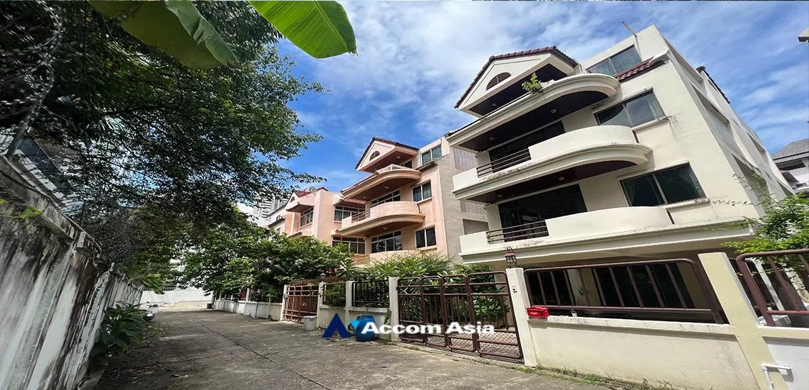 picture 🔼🔽 AccomA 📩 Spacious 4-storey house with parking and private corner yard (AA22965) - 2/20