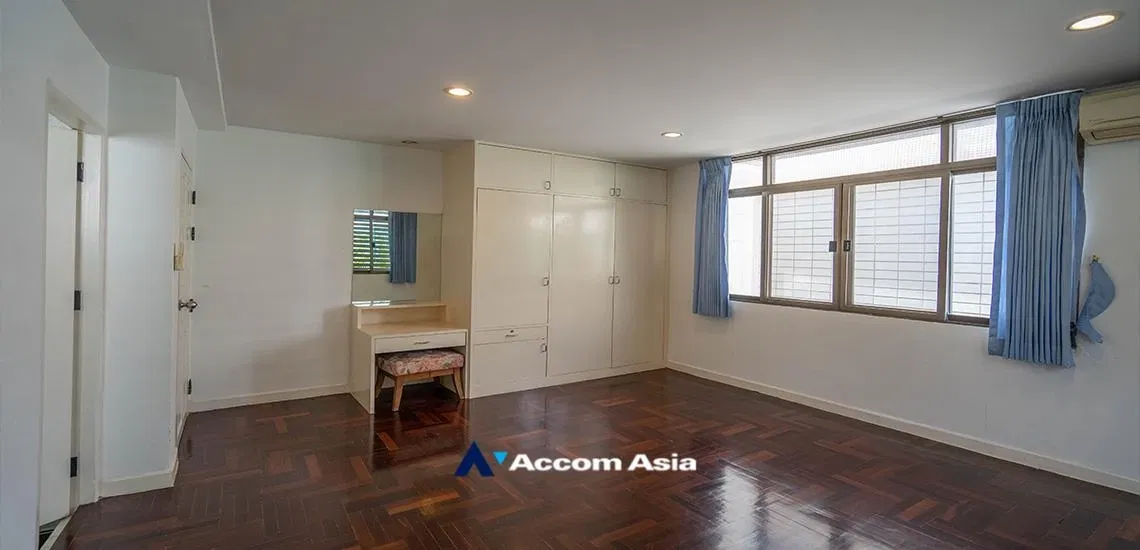 picture 🔼🔽 AccomA 📩 Spacious 4-storey house with parking and private corner yard (AA22965) - 17/20