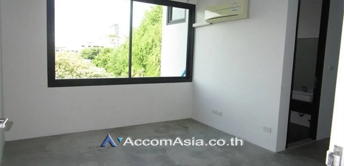 picture 🔼🔽 AccomA 📩 Home Office 3 BR Townhouse in Khlong Ton Nuea (AA11213) - 7/10
