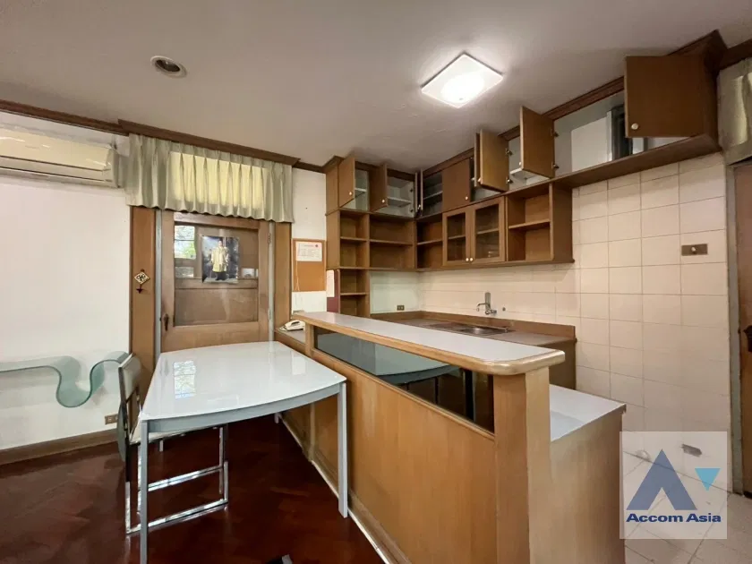 รูป 🔼🔽 AccomA 📩  Split-Level Modern-Vintage Home with Lawn and Mature Trees  (AA42371) - รูปที่ 12/20