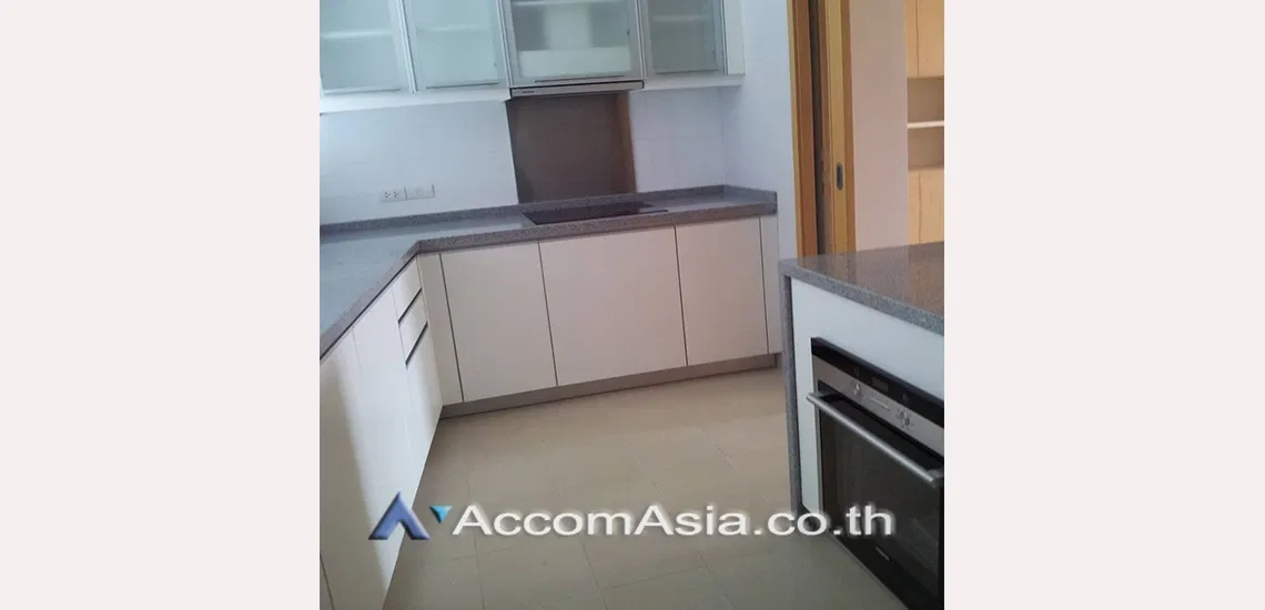 picture 🔼🔽 AccomA 📩 Modern condo with pool view and soft white interiors (1514268) - 9/14