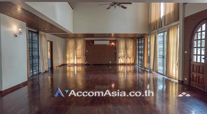 picture 🔼🔽 AccomA 📩 Garden 3 BR House in Khlong Ton Nuea (90522) - 10/16