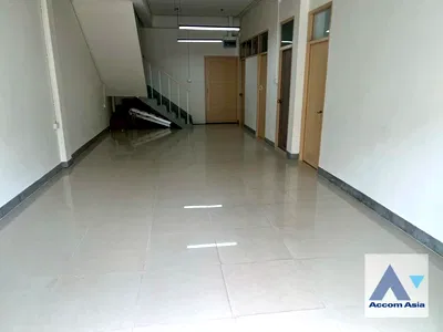 เช่าทาวน์โฮม ม.ศรีนครินทรวิโรฒ วิทยาเขตประสานมิตร : 🔼🔽 AccomA 📩 Home Office 5 BR Townhouse in Klong Tan (AA22936)