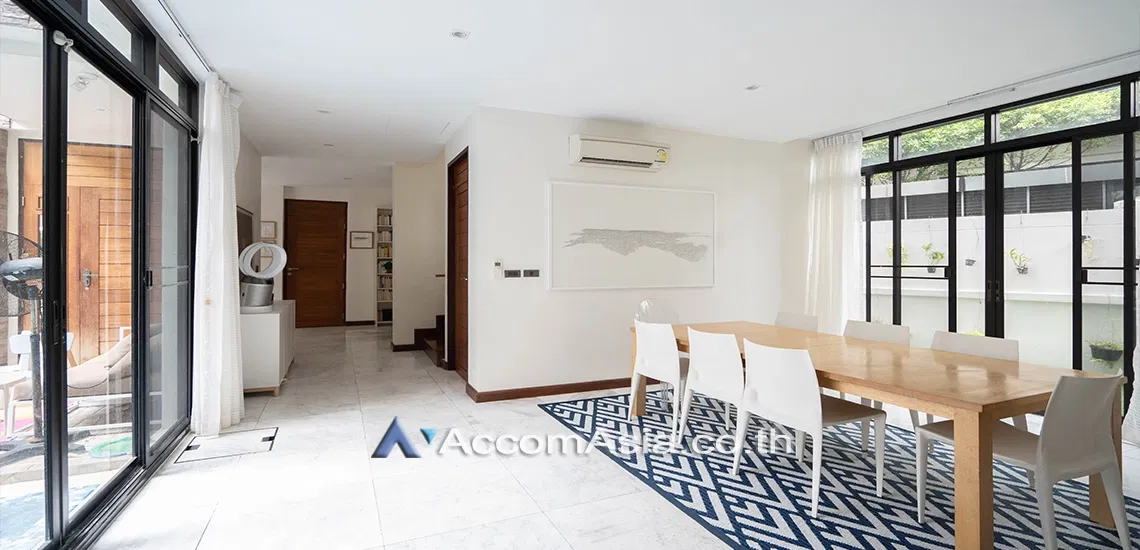 picture 🔼🔽 AccomA 📩  Minimalist Box-Shape Home with Natural Light and Utility Room (AA13422) - 16/20