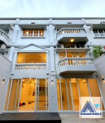 เช่าทาวน์โฮม กรุงเทพมหานคร : 🔼🔽 AccomA 📩 Pet friendly 4 BR Townhouse @House in garden compound with pool (AA31712)