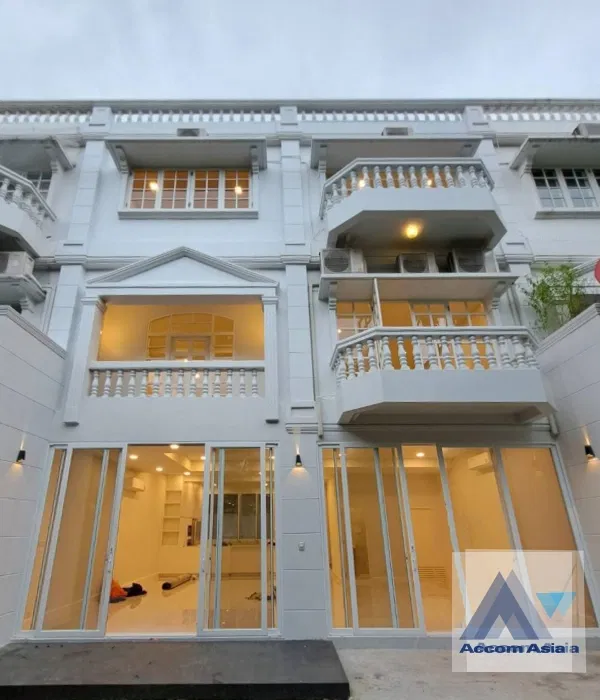 picture 🔼🔽 AccomA 📩 Pet friendly 4 BR Townhouse @House in garden compound with pool (AA31712) - 1/20