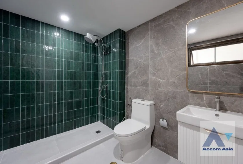 picture 🔼🔽 AccomA 📩 Spacious corner unit with modern white finishes and green-tile bathrooms (AA43454) - 19/20