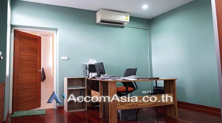 picture 🔼🔽 AccomA 📩 Private Swimming Pool 4 BR House in Khlong Ton Nuea (AA25848) - 19/20