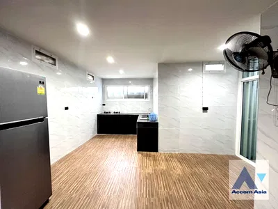 Townhouses for rent วิทยาลัยอาชีวศึกษาเอี่ยมละออ : 🔼🔽 AccomA 📩  3 BR Townhouse @Modern style (AA42616)
