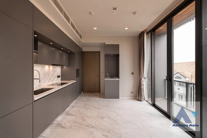 picture 🔼🔽 AccomA 📩 Stylish condominium with bold interiors and modern comforts (AA39282) - 1/14