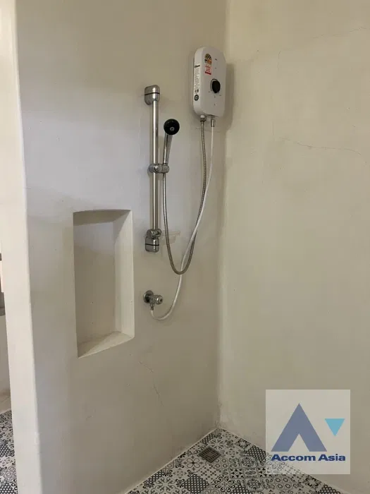 รูป 🔼🔽 AccomA 📩 Fully Furnished,Home Office,Pet friendly 4 BR Townhouse in Thung Maha Mek (AA43939) - รูปที่ 15/16