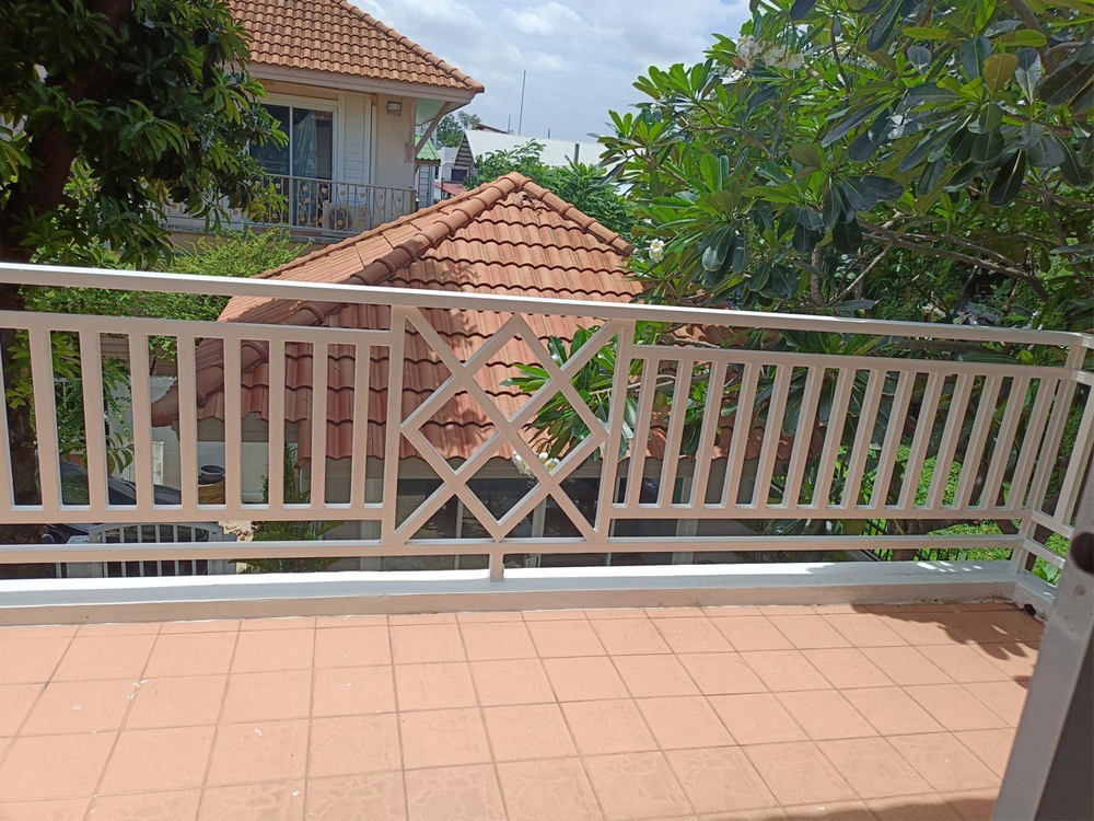 picture Call : 092-251-3911 Aunrak Village Lat Phrao 64, Single house with guest house near Sky Train Yellow Line Ladprao 71 - 10/11