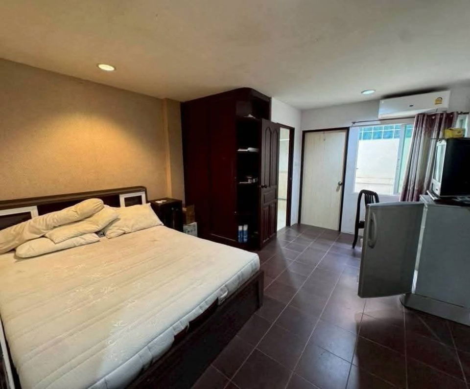 picture Commercial building for rent, 4 units, city center, Soi Bua Khao - 11/15