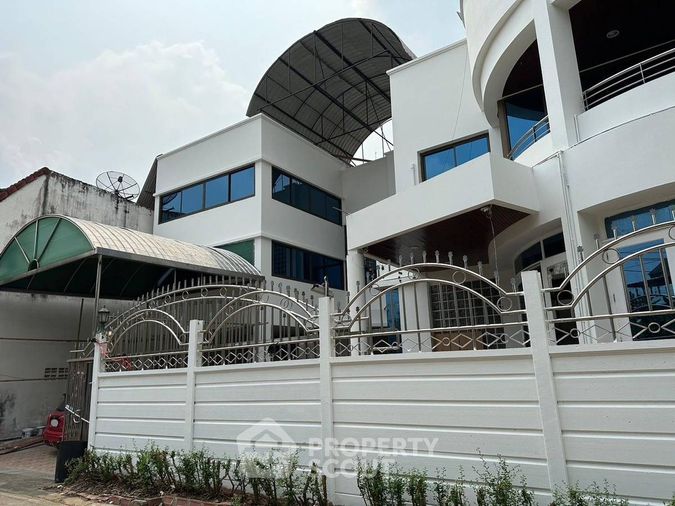 5-BR House in Khlong Chaokhun Sing (ID 1028813)