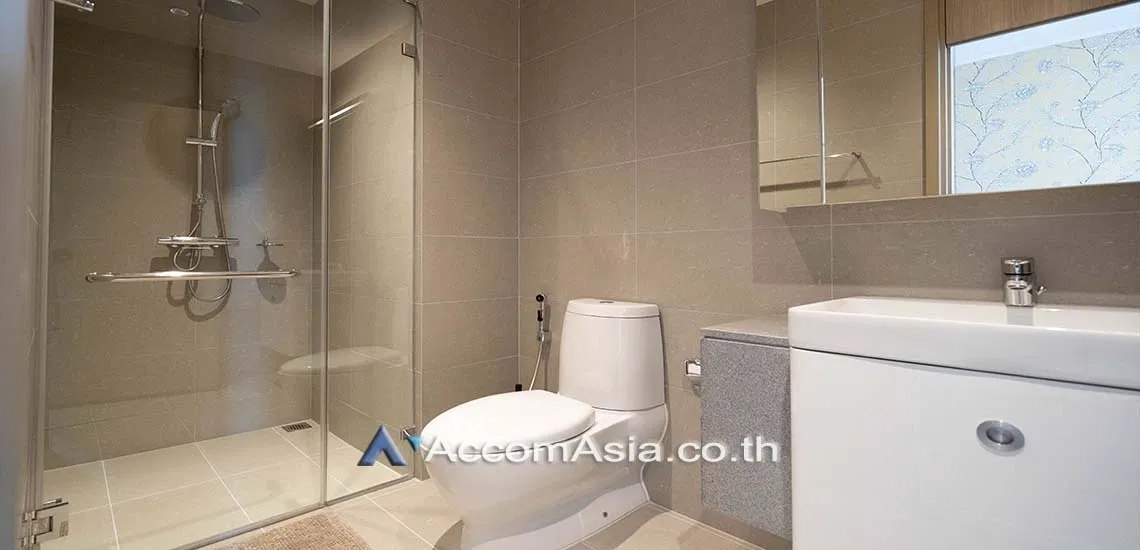 รูป 🔼🔽 AccomA 📩 Duplex Condo,Fully Furnished 3 BR Condominium @Noble Ploenchit (AA25140) - รูปที่ 13/14