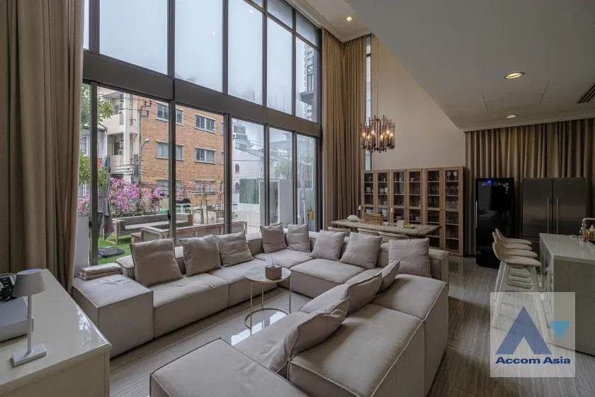 รูป 🔼🔽 AccomA 📩 Private Swimming Pool,Huge Terrace 4 BR Townhouse @749 Residence (AA31156) - รูปที่ 2/20