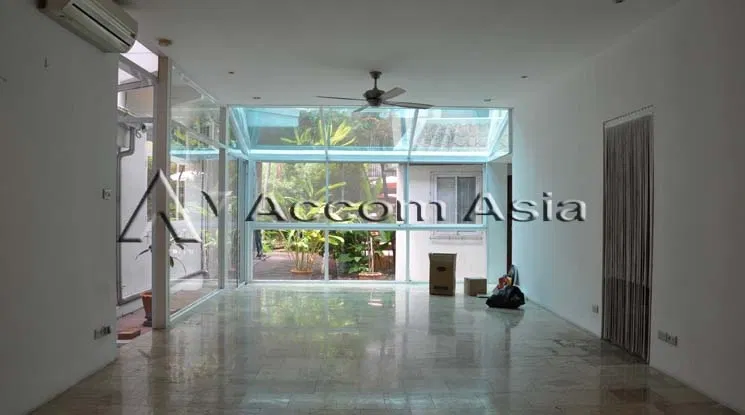 รูป 🔼🔽 AccomA 📩 Colonial-style home with spacious layout and steel kitchen (10002403) - รูปที่ 11/20