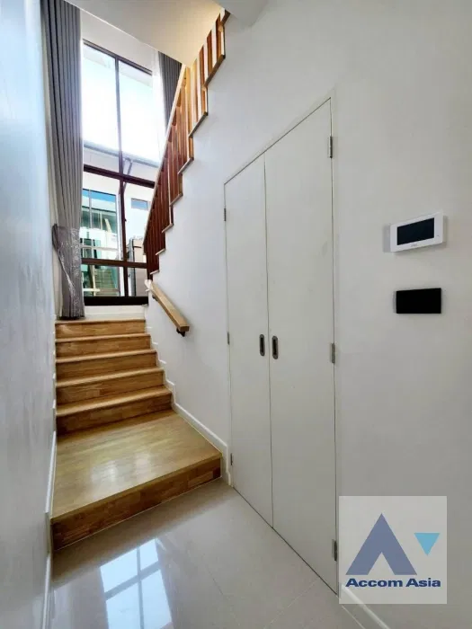 picture 🔼🔽 AccomA 📩 Modern Detached Home with Private Garden (AA42892) - 12/20