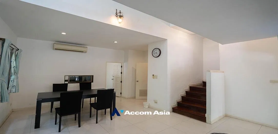 picture 🔼🔽 AccomA 📩 Spacious 4-storey house with parking and private corner yard (AA22965) - 10/20