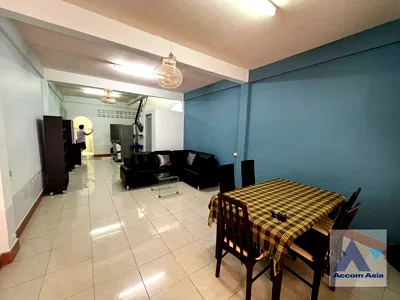 ทาวน์โฮม BTS เอกมัย : 🔼🔽 AccomA 📩  3 BR Townhouse in Phra Khanong Nuea (AA32594)