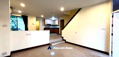 ทาวน์โฮม เขตคลองเตย : 🔼🔽 AccomA 📩 Classic townhome with full built-ins in central Thonglor location (13000542)