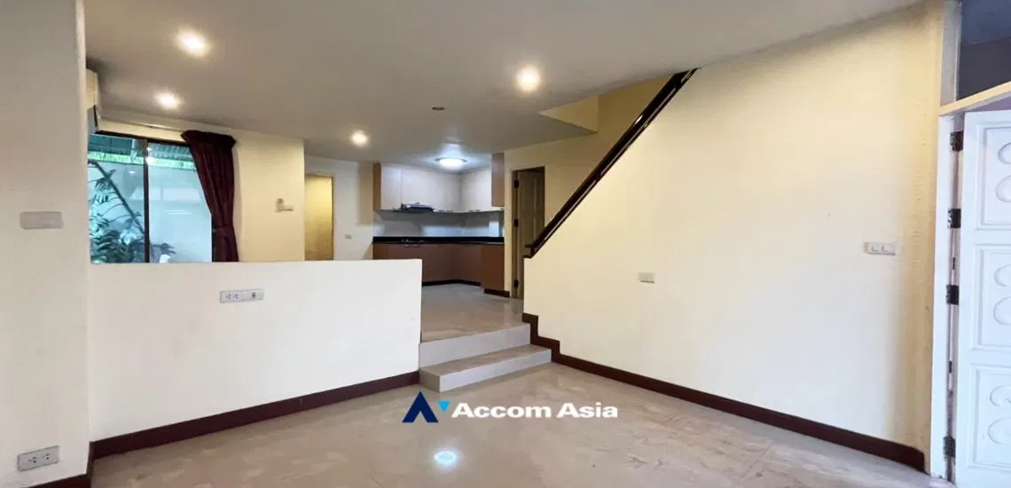 รูป 🔼🔽 AccomA 📩 Classic townhome with full built-ins in central Thonglor location (13000542) - รูปที่ 1/18