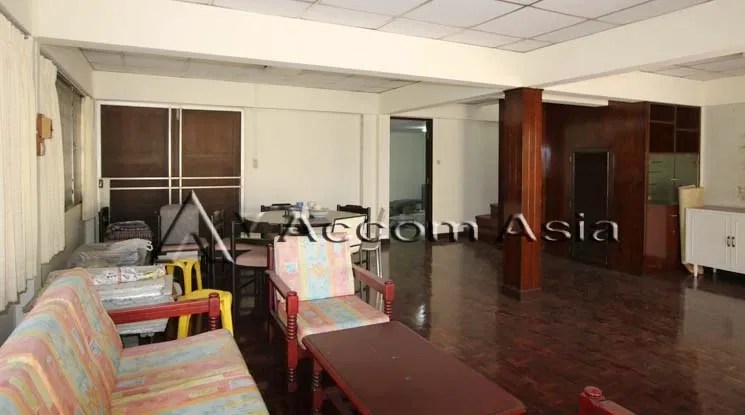 picture 🔼🔽 AccomA 📩  3 BR Townhouse in Khlong Ton Nuea (2520828) - 3/11