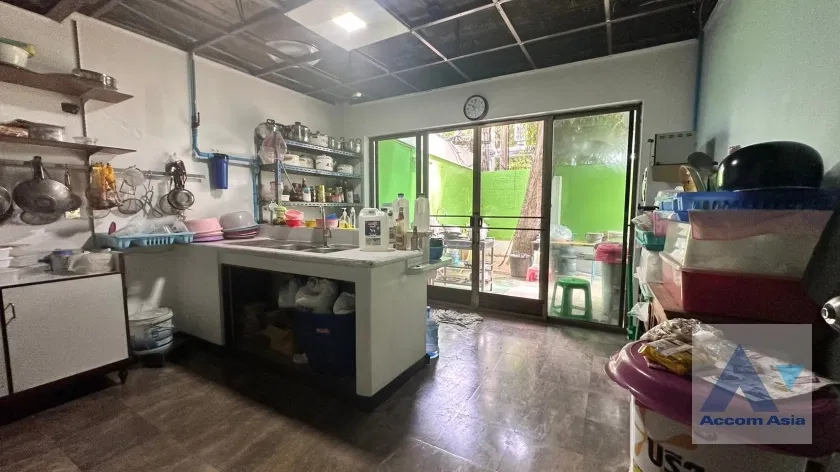 picture 🔼🔽 AccomA 📩  4 BR House in Khlong Ton Nuea (AA35684) - 8/15