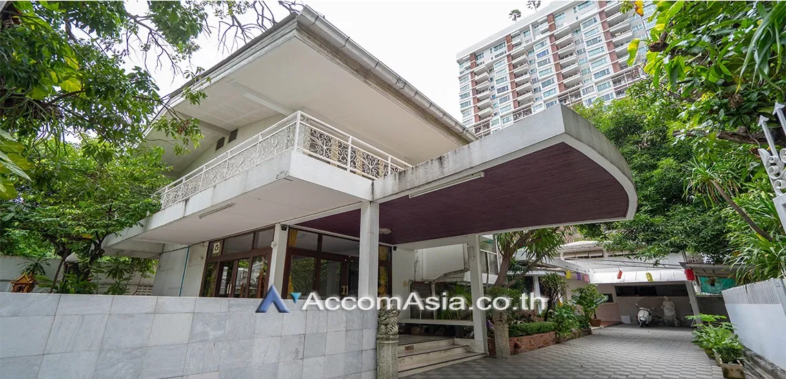picture 🔼🔽 AccomA 📩 Classic detached home with garden and spacious interior in Sathorn (AA29914) - 1/20