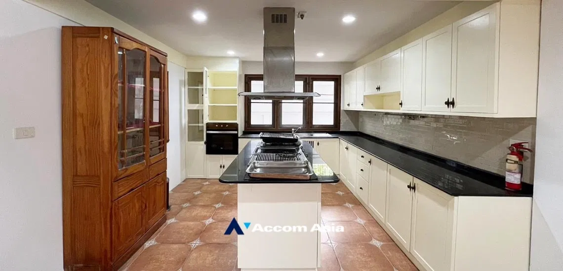 รูป 🔼🔽 AccomA 📩 Exclusive Detached House for Rent in Ekkamai – Private Gated Compound with Only 2 Homes! Shared Swimming pool & Garden (610073) - รูปที่ 9/20