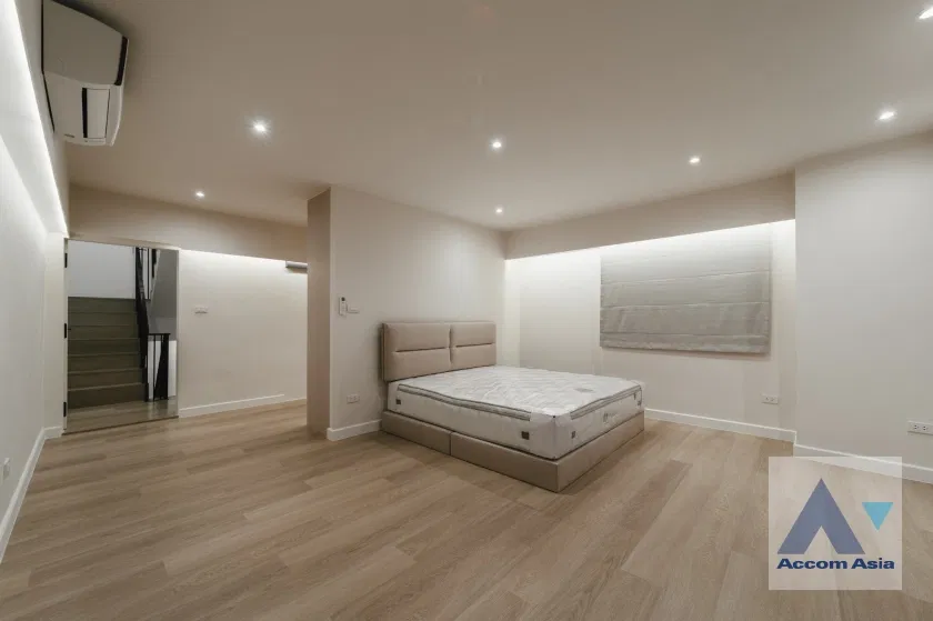 picture 🔼🔽 AccomA 📩 Newly renovated,Pet friendly 5 BR Townhouse @Regent 71 (AA43782) - 8/13