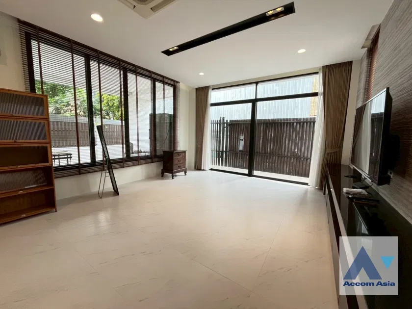 picture 🔼🔽 AccomA 📩  4 BR House in Khlong Toei (AA44093) - 3/20