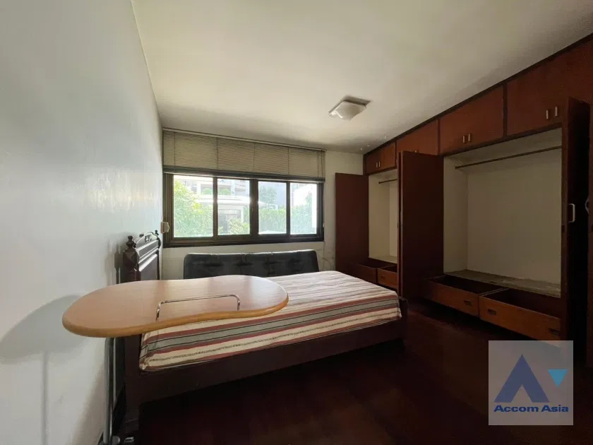 รูป 🔼🔽 AccomA 📩  Split-Level Modern-Vintage Home with Lawn and Mature Trees  (AA42371) - รูปที่ 19/20