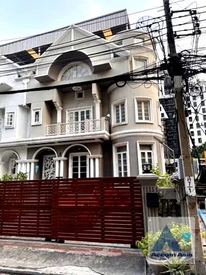 เช่าทาวน์โฮม กรุงเทพมหานคร : 🔼🔽 AccomA 📩 Home Office 4 BR Townhouse in  Lumphini (AA43517)