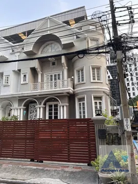 🔼🔽 AccomA 📩 Home Office 4 BR Townhouse in  Lumphini (AA43517)