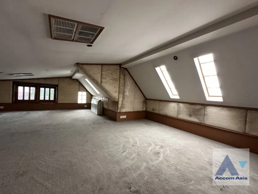 รูป 🔼🔽 AccomA 📩 Unique house with vaulted ceiling and classic wood accents (13001642) - รูปที่ 4/11