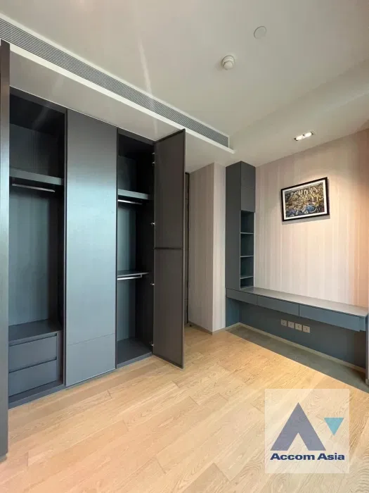 picture 🔼🔽 AccomA 📩  Modern condominium with dark accents and full glass shower at 28 Chidlom (AA40276) - 6/11
