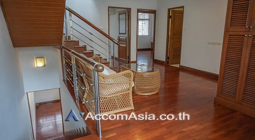 picture 🔼🔽 AccomA 📩 Home Office 4 BR Townhouse in Si Lom (AA26843) - 17/18