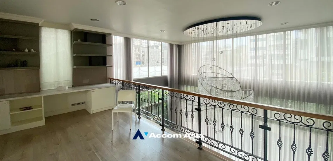 picture 🔼🔽 AccomA 📩  Grand Modern-Classic Home with Double-Height Ceiling (AA34999) - 10/18