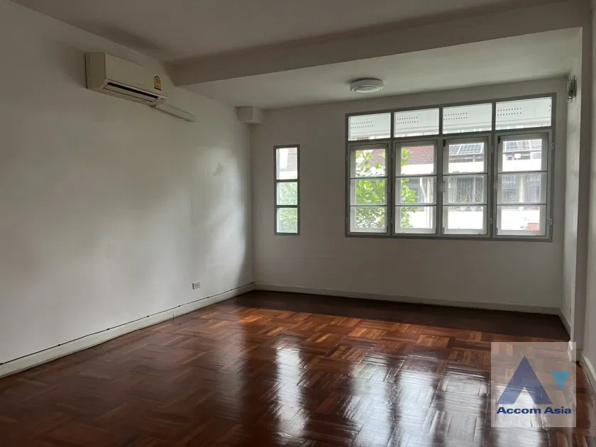 รูป 🔼🔽 AccomA 📩 Fully Furnished,Home Office,Pet friendly 4 BR Townhouse in Thung Maha Mek (AA43939) - รูปที่ 9/16