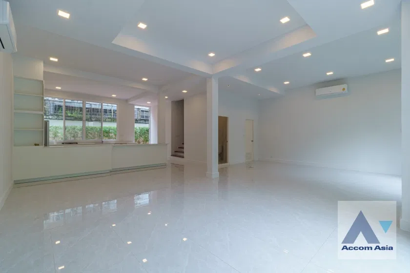 picture 🔼🔽 AccomA 📩 Pet friendly 4 BR Townhouse @House in garden compound with pool (AA31712) - 2/20