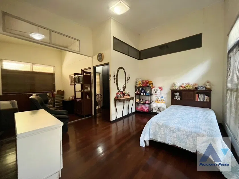 รูป 🔼🔽 AccomA 📩  Split-Level Modern-Vintage Home with Lawn and Mature Trees  (AA42371) - รูปที่ 14/20