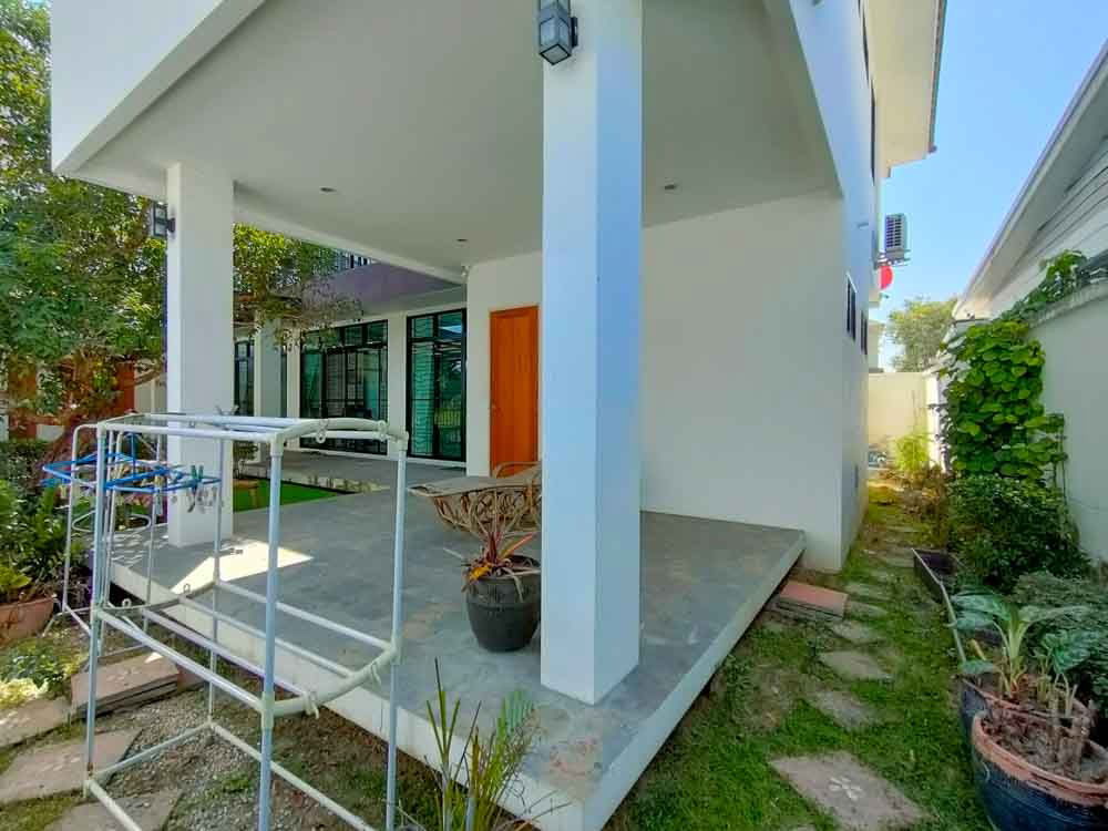picture Modern-Style 4-Bedroom House with Bathtub, Just 10 Minutes to Chiang Mai Airport - 8/50