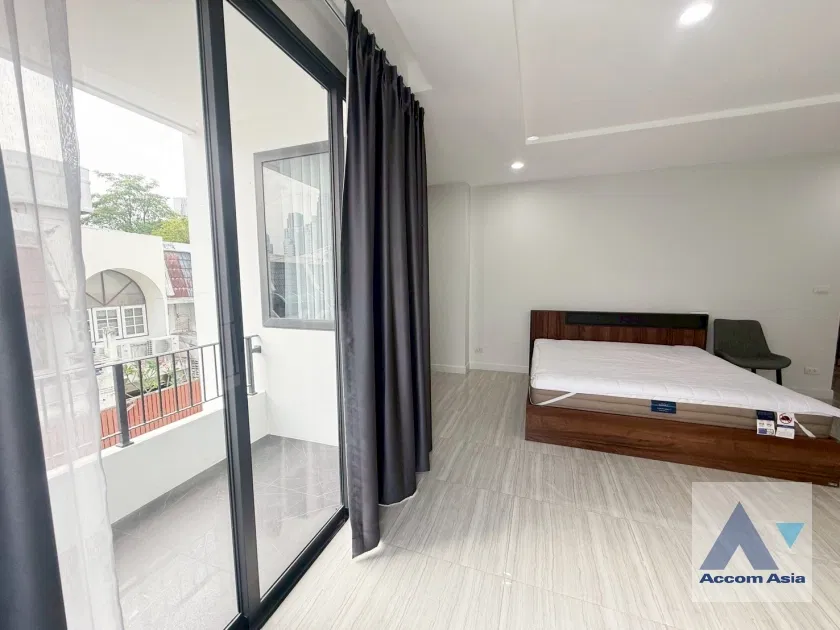 picture 🔼🔽 AccomA 📩 Newly renovated townhouse 5 beds for rent in Sukhumvit (AA43569) - 11/20
