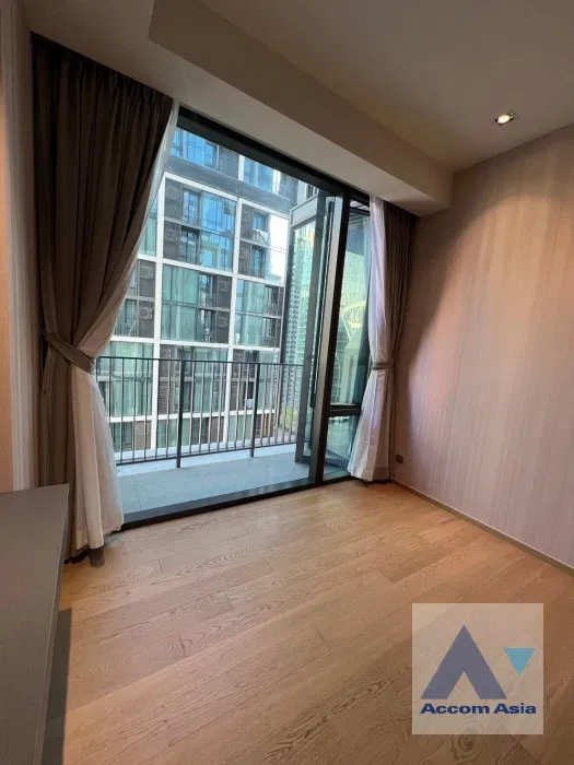 picture 🔼🔽 AccomA 📩  Modern condominium with dark accents and full glass shower at 28 Chidlom (AA40276) - 5/11