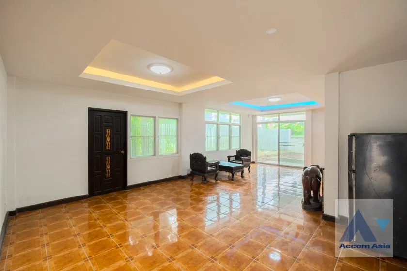picture 🔼🔽 AccomA 📩 Spacious 2-Storey Home, 3 Beds, Garden Area for rent and sale in Phra khanong (AA25551) - 7/20
